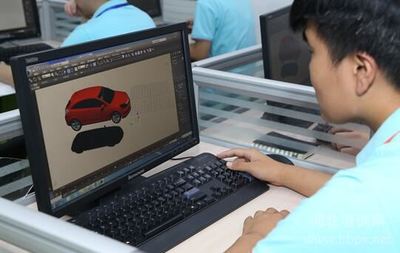 探索數(shù)字未來(lái) 石家莊新華電腦學(xué)校三維技術(shù)體驗(yàn)課引領(lǐng)計(jì)算機(jī)技能新潮流