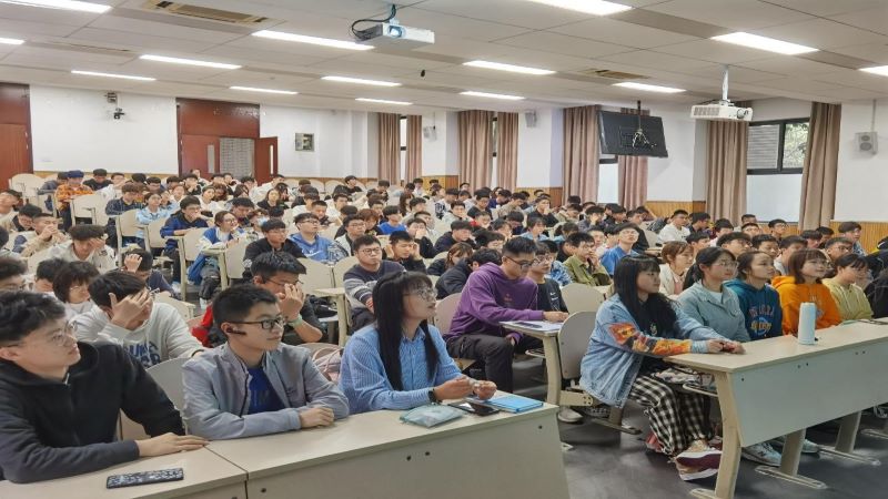 自動(dòng)化學(xué)院大講堂2021年第一期正式開(kāi)講 教育科技領(lǐng)域技術(shù)開(kāi)發(fā)的新篇章
